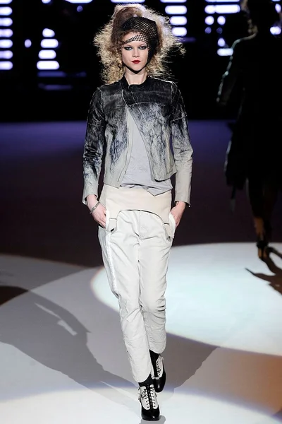 Look 37